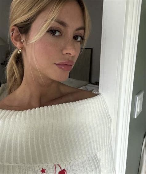 Ivory escort from Amsterdam - EscortHub