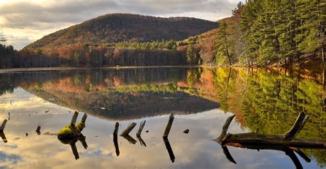 Cranberry Pond, Sunderland, Massachusetts. (OC) : r/LandscapePhotography