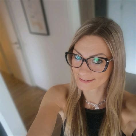 Sabine Holl – Assistent – CNH Industrial | LinkedIn
