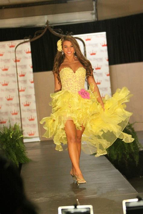 Madison Tootie Berg Fanpage - Hog Wild Runway High School winner
