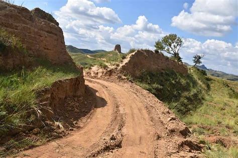 workers accused  damaging great wall  china  seeking shortcut