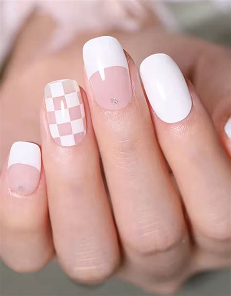 French Tip Gel Nails – Zulu Eden