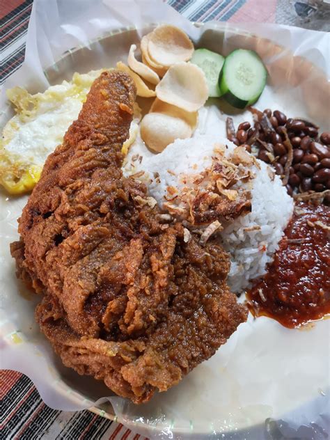 Salam semua INi dia nasi lemak... - It's Viral Restaurant